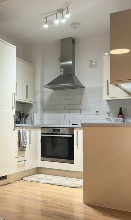 バーキングModern And Stylish 1Bed Flatアパートメント エクステリア 写真