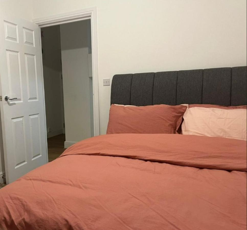 バーキングModern And Stylish 1Bed Flatアパートメント エクステリア 写真